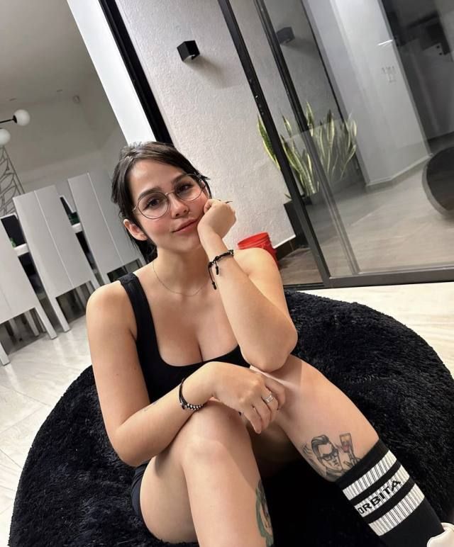 I’m always available for hookup - Image 3